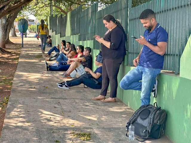 Com com&eacute;rcio fechado, concurseiros recorrem aos aplicativos para almo&ccedil;ar