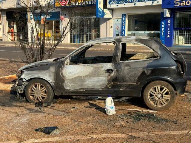 Mulher ateia fogo no carro do ex e sofre queimaduras de 2&ordm; grau