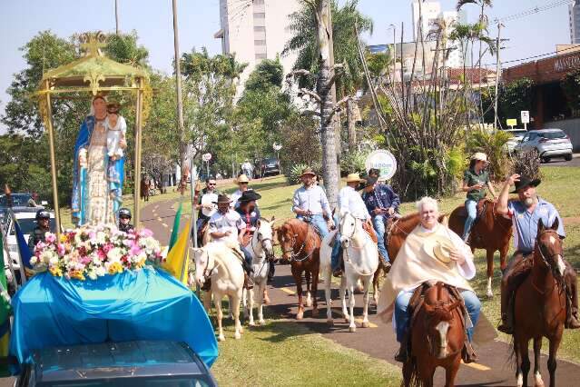 Cavalgada e missa celebram Nossa Senhora da Abadia