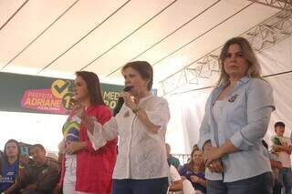 Adriane Lopes, Tereza Cristina e Camila Nascimento de Oliveira durante lançamento de candidatura (Foto: Paulo Francis)