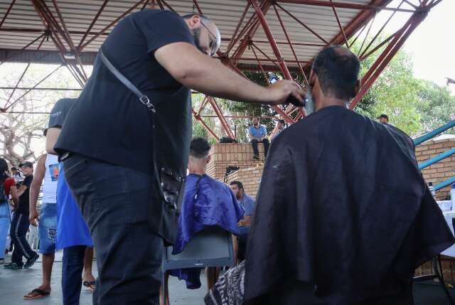 De emprego a corte de cabelo, institui&ccedil;&otilde;es se unem para atender popula&ccedil;&atilde;o de rua