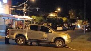 Viatura da Polícia Nacional perto da casa onde deputado foi ferido, em Pedro Juan (Foto: Marciano Candia)