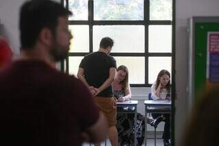 Eleitores aguardando em sala de votação no pleito de 2022 (Foto: Marcos Maluf)