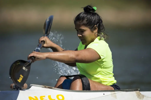 Pela 3&ordf; vez nos Jogos Paral&iacute;mpicos, D&eacute;bora luta para chegar &agrave; final da canoagem 