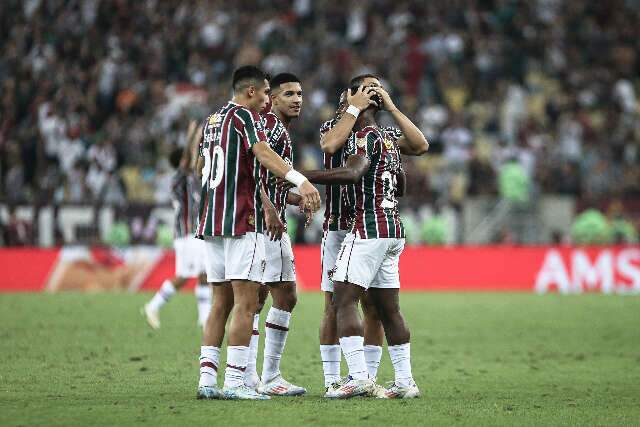 Fluminense supera Gr&ecirc;mio nos p&ecirc;naltis e avan&ccedil;a &agrave;s quartas da Libertadores