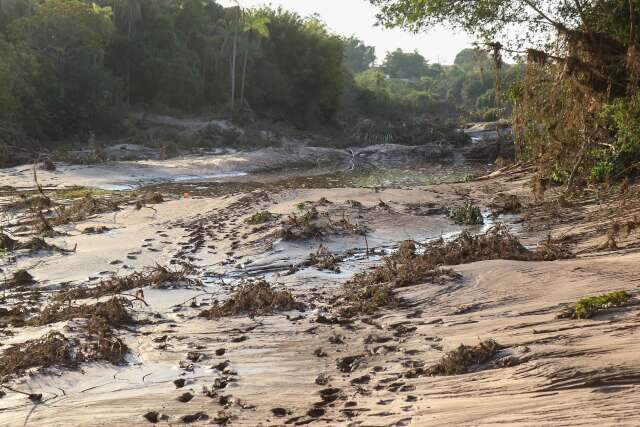 Moradores de loteamento que teve barragem rompida est&atilde;o isolados 