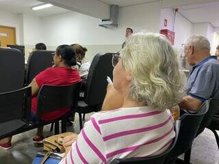 Rosângela Aparecida Barbosa, pega ônibus para chegar até o local (Foto: Clara Farias)