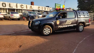 Viatura em frente a Delegacia de Polícia Civil de Itaporã (Foto: Divulgação) 