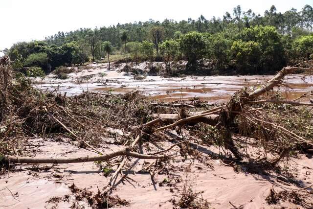 H&aacute; 20 anos, alerta foi feito sobre fissuras em barragem