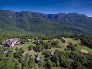 A Pousada Morada dos Canyons vista do alto, é um hotel no estilo exlusivo localizado bem de frente para os cânions (Foto: Divulgação)