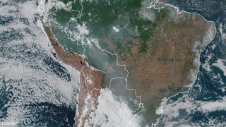 Imagem de satélite registrada ontem (21); fumaça é representada por manchas acinzentadas (Foto: Reprodução/Ventusky)