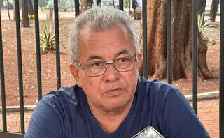 Autônomo Miguel Roberto Lopes na Praça Ary Coelho em Campo Grande (Foto: Marcos Maluf)