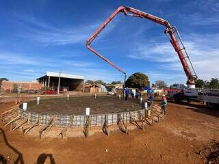 Construção de superpoço que vai buscar água do Aquífero Guarani, em Campo Grande. (Foto: Divulgação)