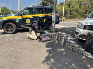 Droga e veículo apreendido ple PRF no Piauí (Foto: Divulgação)