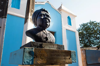 Busto de Tia Eva na comunidade quilombola de Campo Grande que hoje leva seu nome (Foto: Arquivo/Fundação de Cultura)