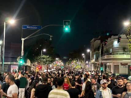 Na 1ª noite de interdição, público lotou e deu vida à Rua 14 de Julho