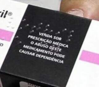 Caixa do medicamento tem aviso escrito &#34;venda sob prescrição médica. O abuso deste medicamento pode causar dependência&#34; (Foto: Reprodução)