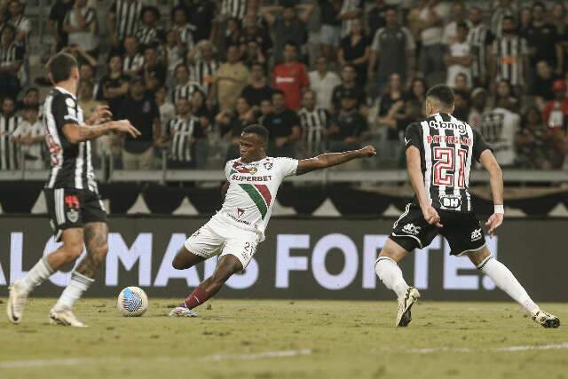 No Mineir&atilde;o, Fluminense vence Atl&eacute;tico Mineiro e sai da zona de rebaixamento