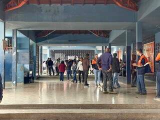 Corredor da Escola Municipal Tomaz Ghirardelli vazia durante a sexta edição do mutirão Todos em Ação na manhã deste sábado (24), no Parque do Lageado (Foto: Marcos Maluf)