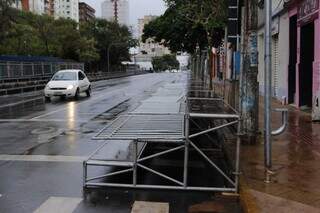 Palanques na Treze de Maio com a Rua 15 de Novembro. (Foto: Paulo Francis)