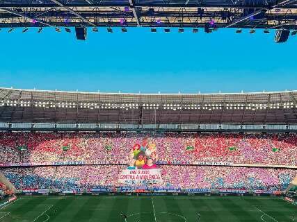 Com Castelão lotado, Fortaleza vence Corinthians e assume 1º lugar do Brasileiro