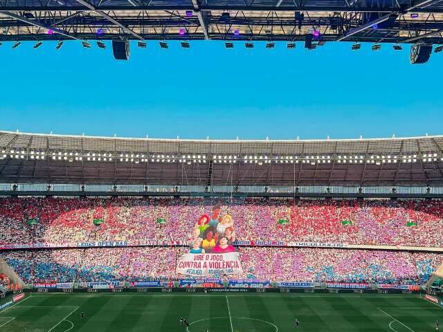 Com Castel&atilde;o lotado, Fortaleza vence Corinthians e assume 1&ordm; lugar do Brasileiro