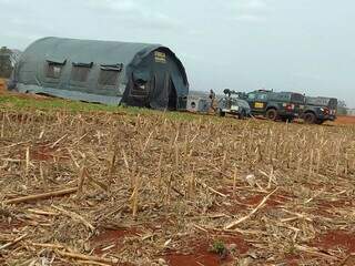 Tenda montada pela Força Nacional em área de conflito em Douradina (Foto: Direto das Ruas)