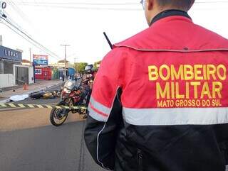 Local do acidente isolado pelo Corpo de Bombeiros (Foto: Ana Beatriz)