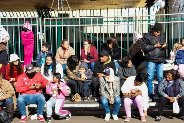 Frio, trabalho e coisa do passado: justifica quem n&atilde;o vai ao desfile de 125 anos