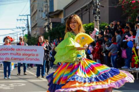 Inclusão de ciclistas, ciganos e grupo de flashback animou desfile dos 125 anos