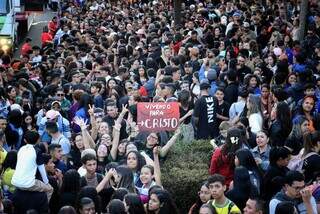 Jovens lotaram percurso entre praça do Rádio e Parque das Nações Indígenas (Foto: Osmar Veiga)