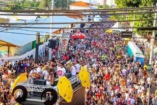 Festa de Carnaval em Campo Grande reúne milhares de pessoas, exemplo de evento que terá distribuição gratuita de água (Foto/Arquivo)