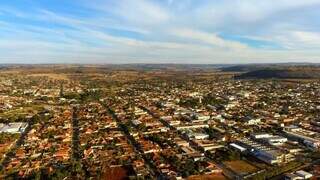 Vista área das regiões urbana e rural de Cassilândia, que terá seu primeiro assentamento rural (Foto: Divulgação/Prefeitura)