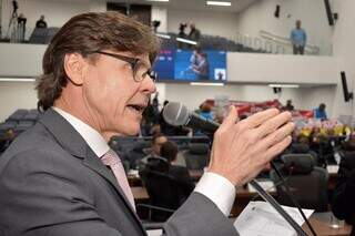 Paulo Duarte discursa durante sessão da Assembleia Legislativa. (Foto: Luciana Nassar/ALMS)