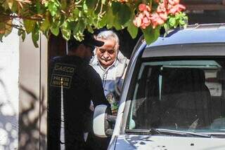 Francisco Cezário de Oliveira, sendo preso durante operação Cartão Vermelho (Foto: Henrique Kawaminami)