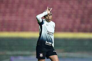 A artilheira Vic Albuquerque comemora gol que abriu o placar diante do Bragantino. (Foto: Staff Images/CBF)