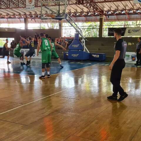 Estadual de basquete adulto come&ccedil;ou e Dourados venceu a primeira etapa  