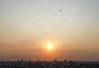 Pôr do Sol registrado em Campo Grande na terça-feira (Foto: Osmar Veiga) 