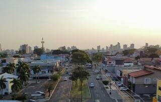 Tempo em Campo Grande nesta quarta-feira na Avenida Mato Grosso (Foto: Osmar Veiga)