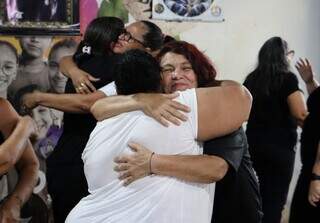 Oficina teve abraços, lágrimas e bastante afeto (Foto: Osmar Veiga)