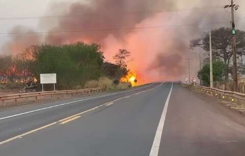 Incêndio congestiona trecho de rodovia entre Moreninha e Itamaracá 