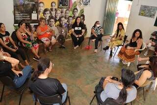 Roda de conversa teve oficina de escrita criativa com as escritoras Nina Rizzi e Maria Carol (Foto: Osmar Veiga)