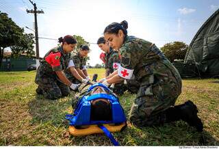 Mulheres das Forças Armadas em treinamento (Foto: Força Aérea Brasileira)