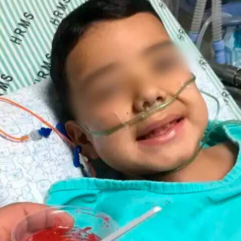 &ldquo;Foi neglig&ecirc;ncia&rdquo;, diz m&atilde;e de menino que morreu aos 6 anos por pneumonia grave