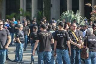 Policiais civis se uniram e estiveram juntos durante manifestação pelos direitos. (Foto: Marcos Maluf)