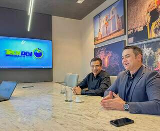 A esquerda Paulo Eduardo proprietário da TechDry Campo Grande e a direta o CEO da empresa Roger Santos. (Foto: Marcos Maluf)