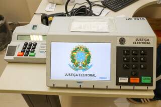 Urna eletrônica da Justiça Eleitoral em Campo Grande (Foto: Paulo Francis)