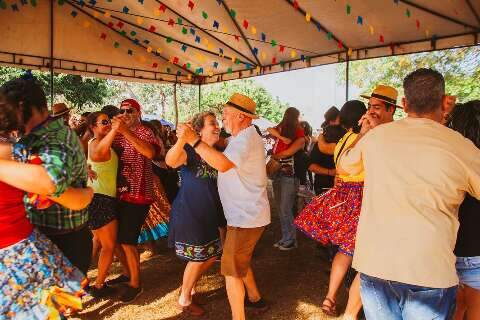 Feira que lota em praça terá roda de samba e encontro de nações