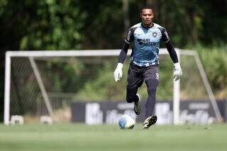 Destaque do Botafogo, goleiro John durante preparação para a partida contra o Fortaleza (Foto: Vítor Silva/Botafogo)