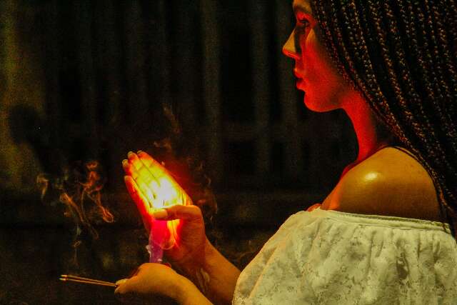 Culto das Travestis &eacute; grito mostrando o medo e a for&ccedil;a do acolhimento